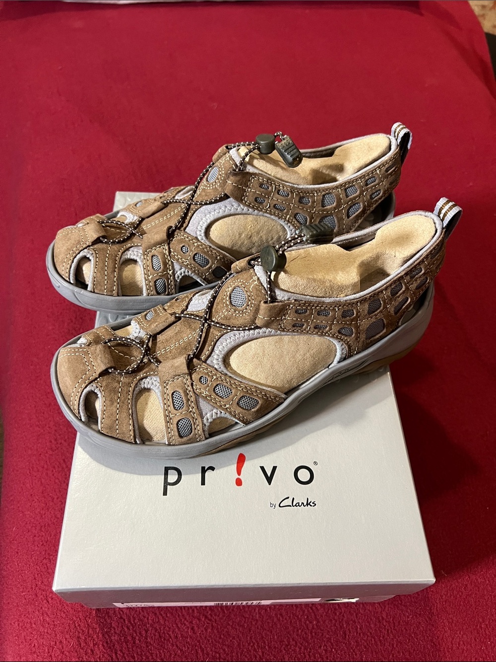 Clarks Tan and Bluish Gray Women's Closed-Toe Bungee Sandals